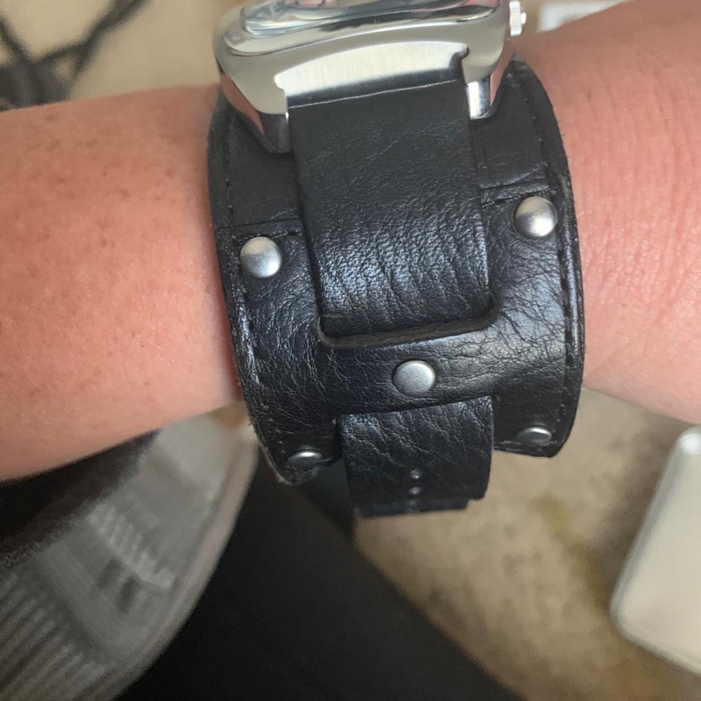 Fossil black leather wristlet thick band watch! - Picture 4 of 5